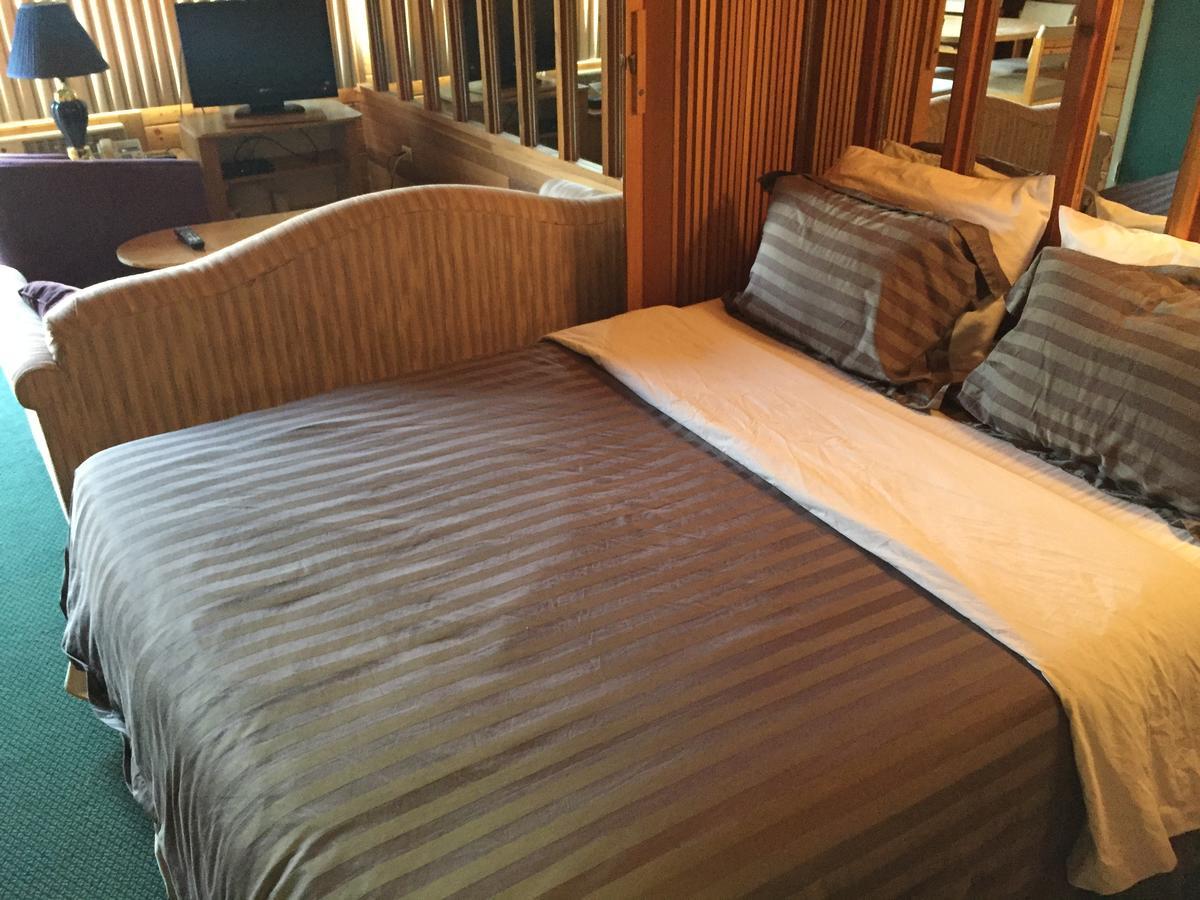 Falcon Lake Hotel Dış mekan fotoğraf