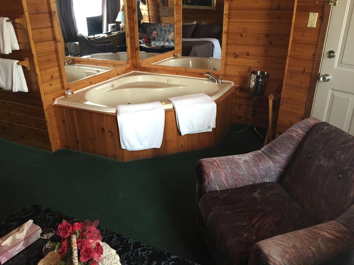 Falcon Lake Hotel Dış mekan fotoğraf